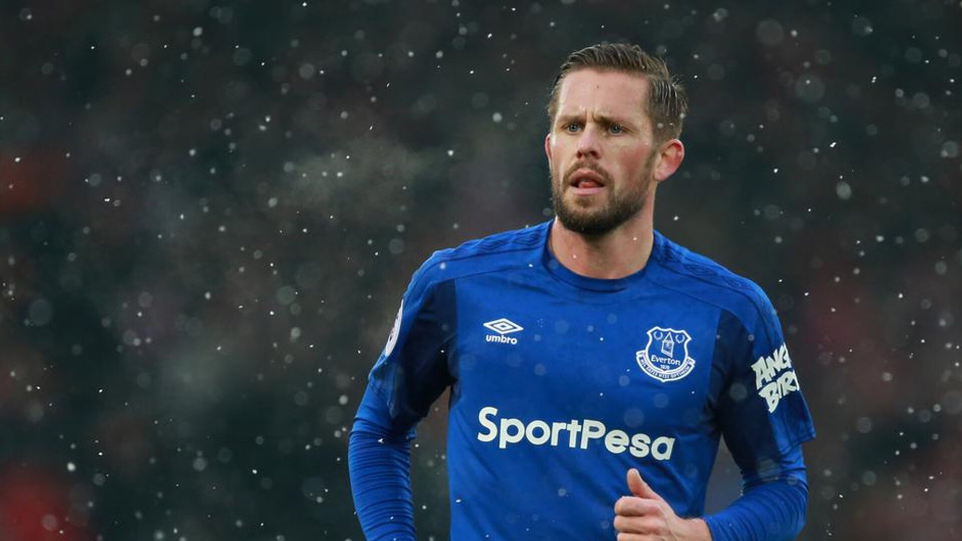 步行者侧翼球员命中率提升外线威胁增强,步行者cj