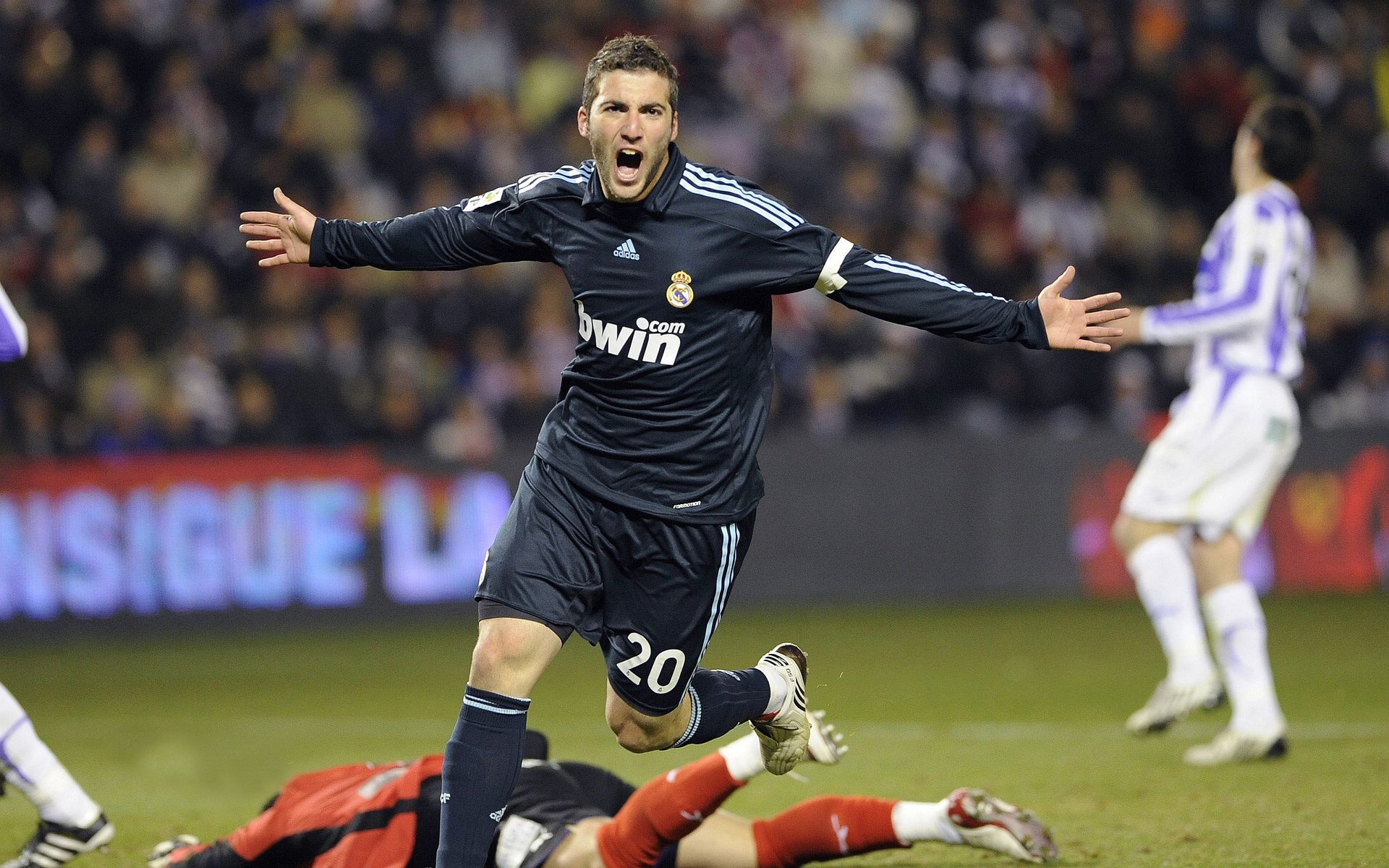 曼联若能补强多条进攻链将有望提升整体竞争力，曼联伤停补时反超